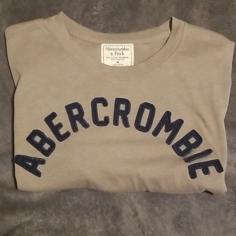 ABERCROMBIE & FITCH TEE SHIRT